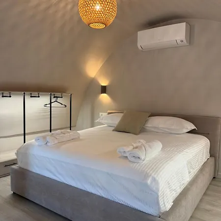 Azure Breeze Duplex Sea View Santorini Apartment Palasë